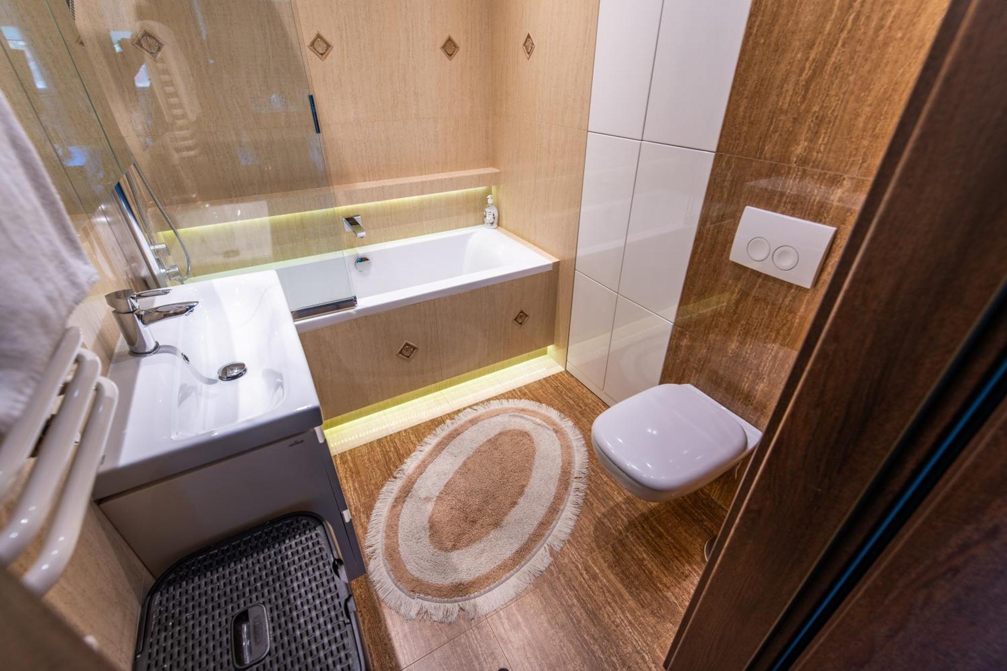 Large Luxury Apartment Величка Екстериор снимка